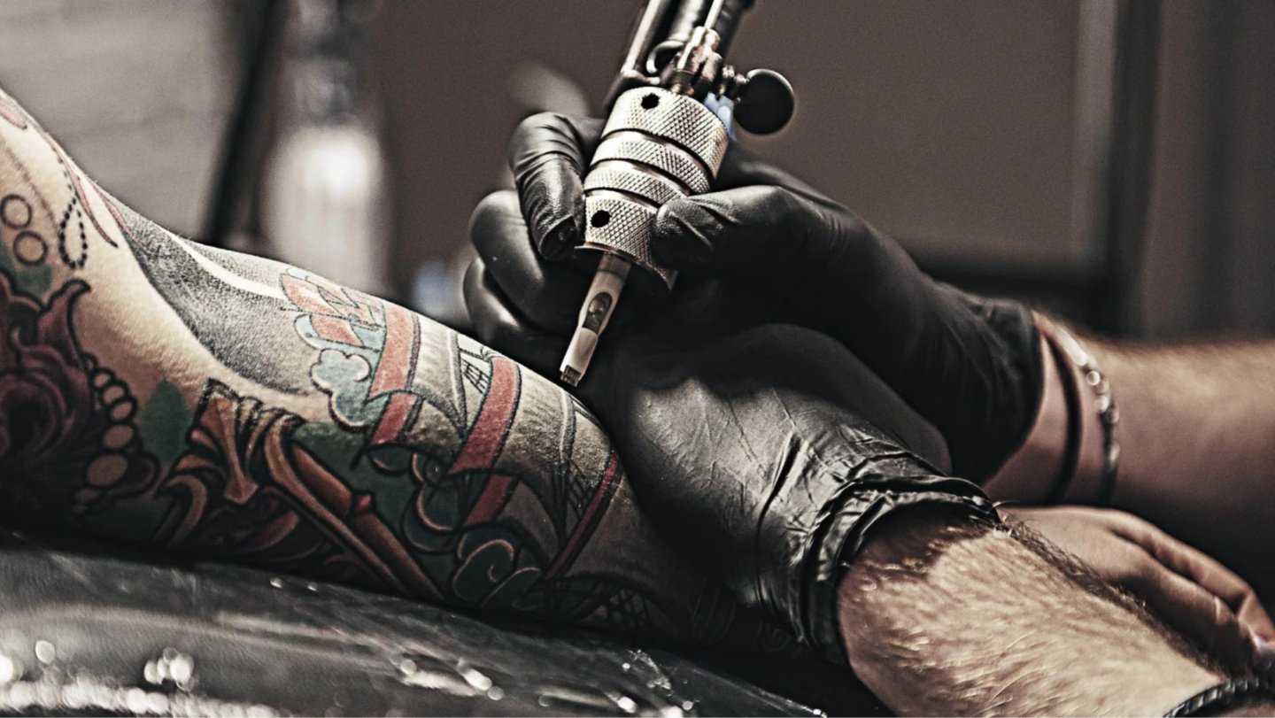 Pros And Cons Of Tattoos In The Workplace - Free Essay Example | EduZaurus